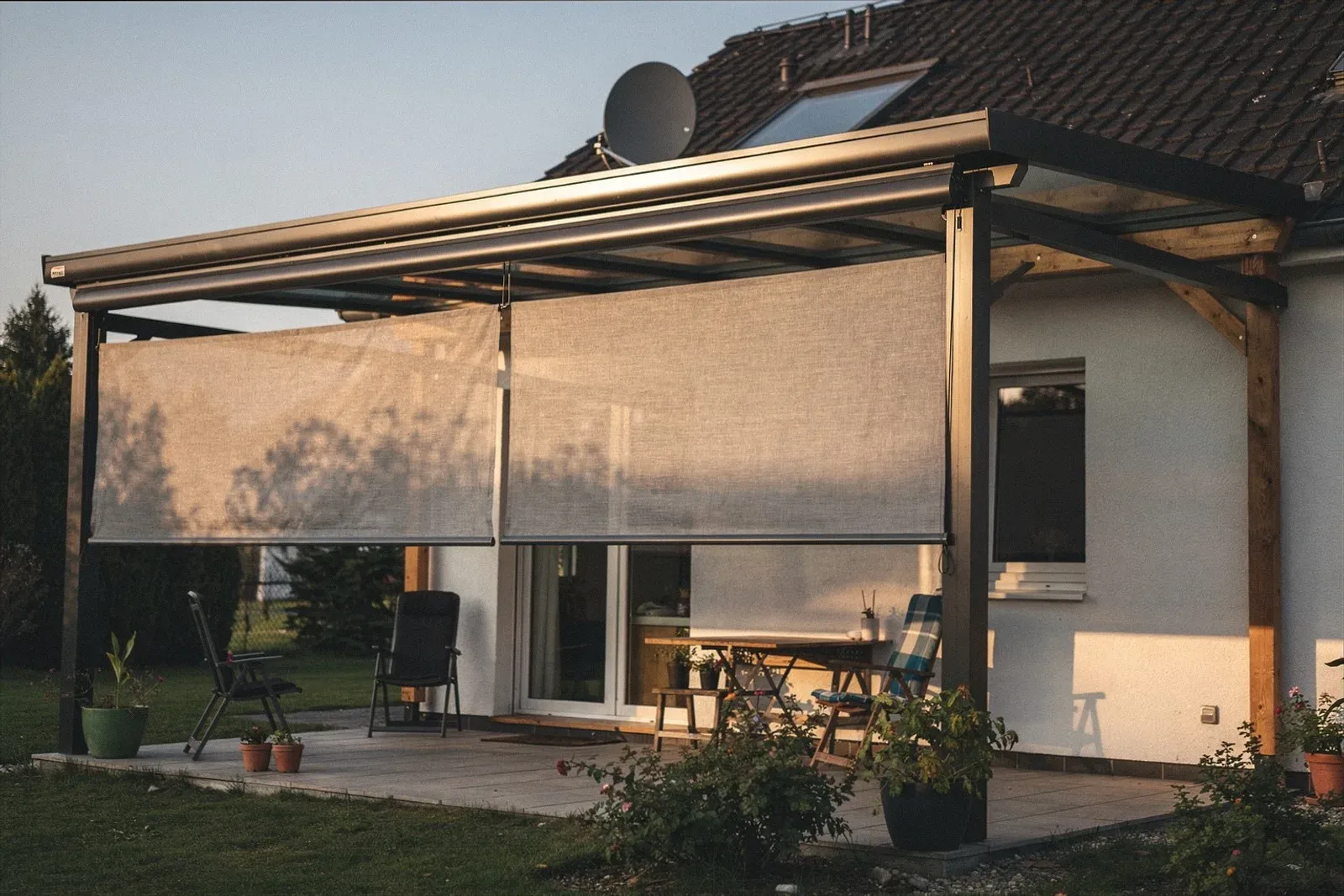Terrassenüberdachung mit Beschattungssystem in Kaiserslautern